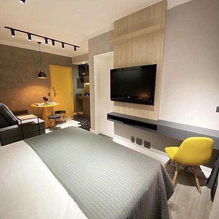 Studio moderno - Jardins: Cama Queen, Ar e Garagem San Paolo Esterno foto