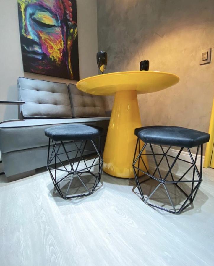 Studio moderno - Jardins: Cama Queen, Ar e Garagem San Paolo Esterno foto