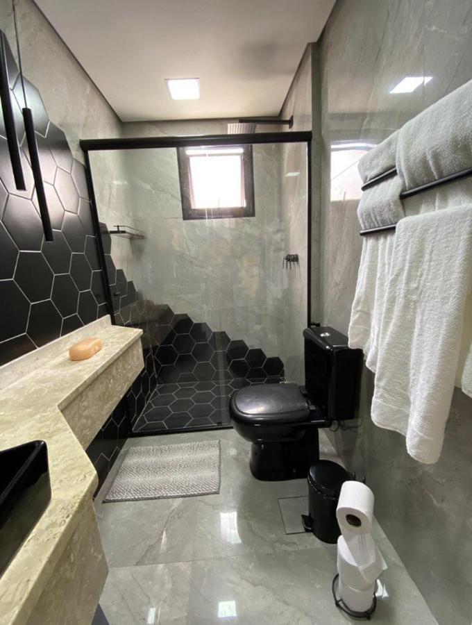 Studio moderno - Jardins: Cama Queen, Ar e Garagem San Paolo Esterno foto